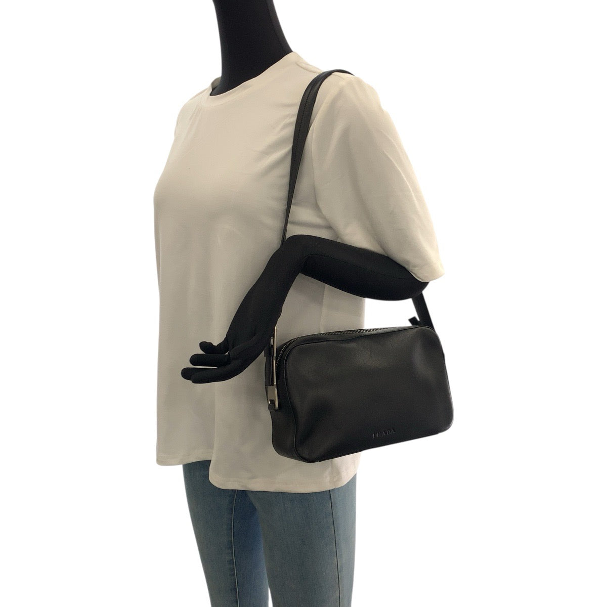 15929
PRADA プラダ ブラック 黒 シルバー金具 レザー ショルダーバッグ メッセンジャーバッグ レディース ABP