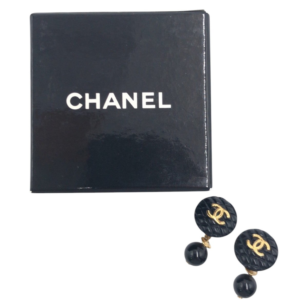 15934
CHANEL シャネル ヴィンテージ マトラッセ ココマーク ブラック 黒 プラスチック カフスボタン  レディース AB32