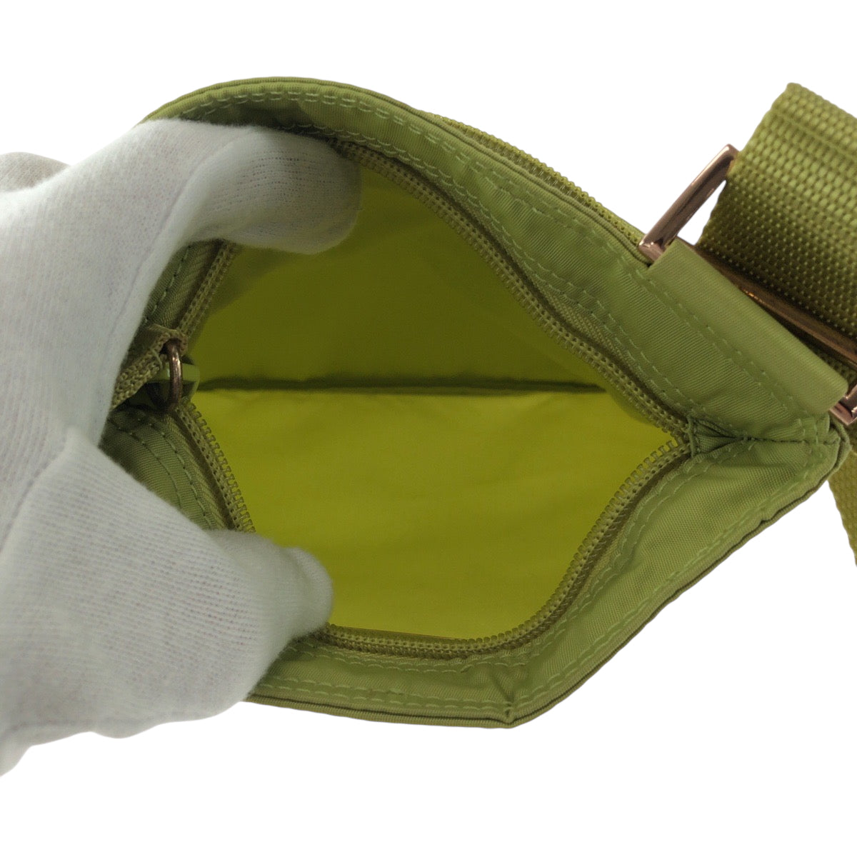 15956
PRADA プラダ テスート 三角ロゴプレート ライトグリーン ゴールド金具 ナイロン ショルダーバッグ サコッシュ  レディース ABP39