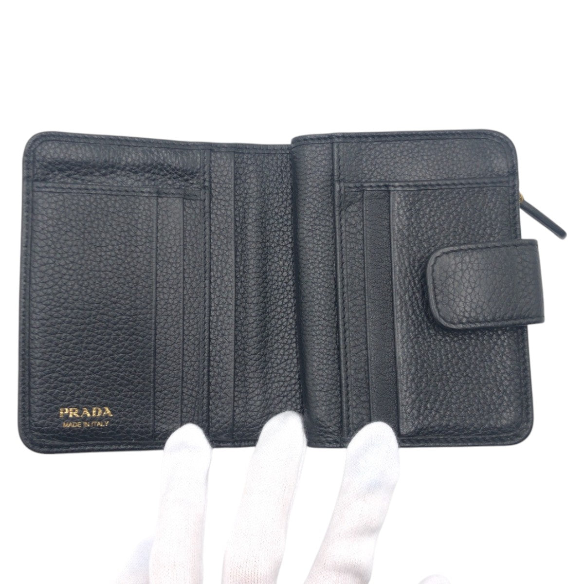 16034
PRADA プラダ ブラック 黒 ゴールド レザー 二つ折り財布 折財布 コンパクトウォレット  レディース
