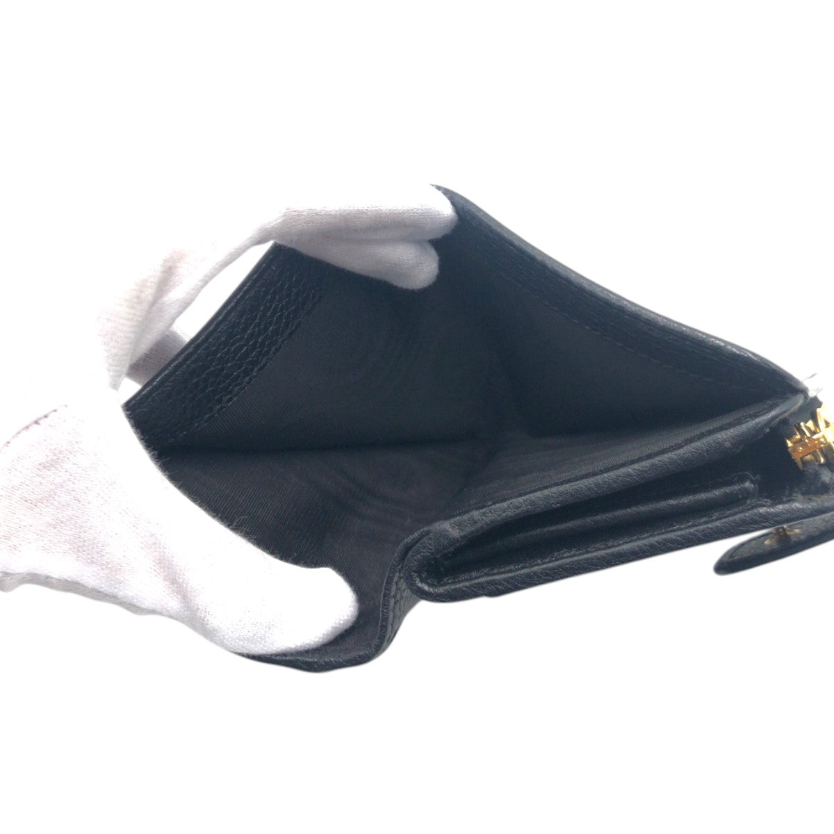 16034
PRADA プラダ ブラック 黒 ゴールド レザー 二つ折り財布 折財布 コンパクトウォレット  レディース