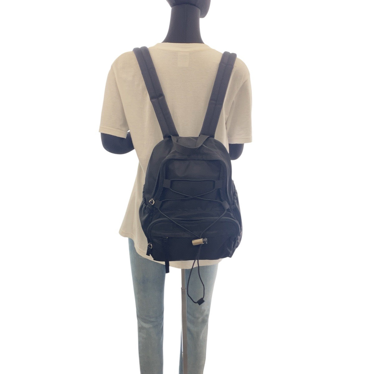 16058
PRADA プラダ テスート 三角ロゴプレート ブラック 黒 シルバー金具 ナイロン リュック バックパック 男女兼用  レディース AB40
