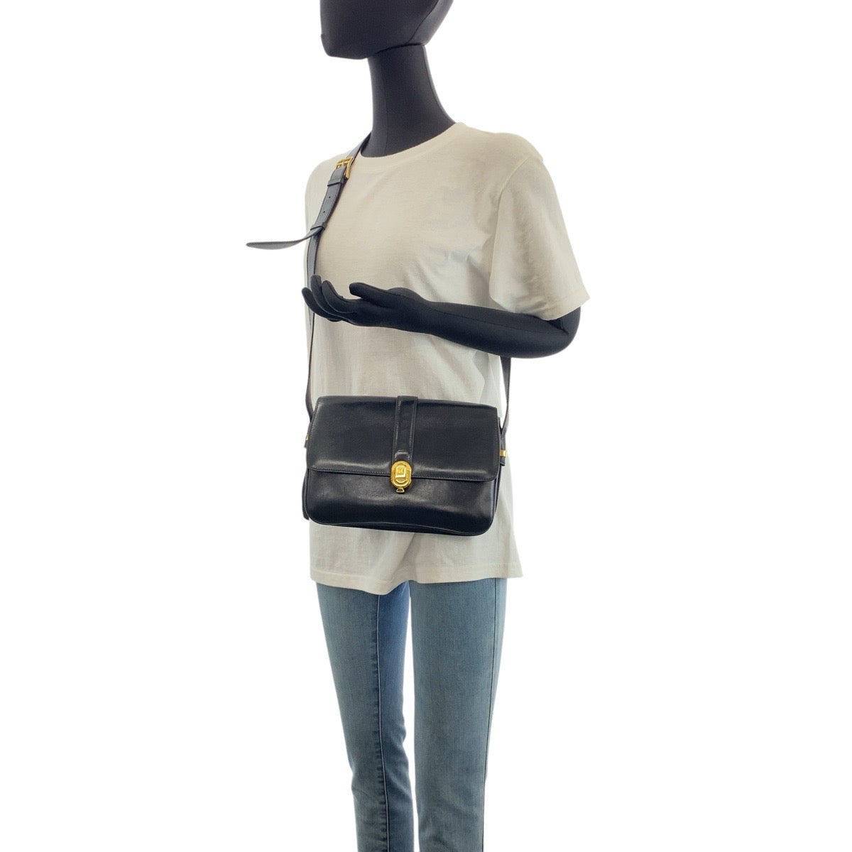 16068
CELINE セリーヌ ヴィンテージ ブラック 黒 ゴールド金具 レザー ショルダーバッグ ポシェット  レディース