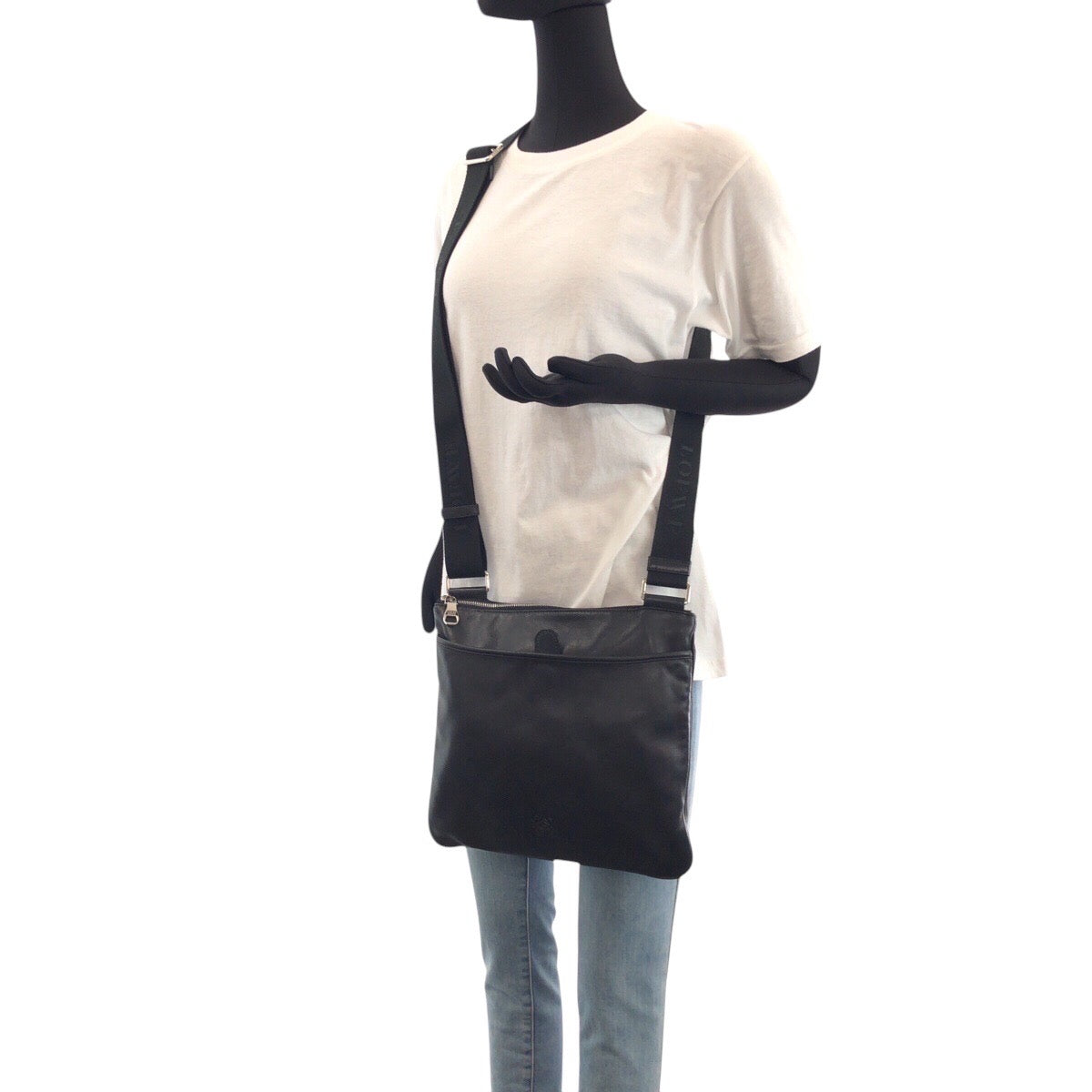 16071
LOEWE ロエベ アナグラム ブラック 黒 シルバー金具 レザー ショルダーバッグ ポシェット  レディース
