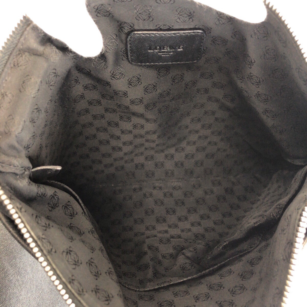 16071
LOEWE ロエベ アナグラム ブラック 黒 シルバー金具 レザー ショルダーバッグ ポシェット  レディース