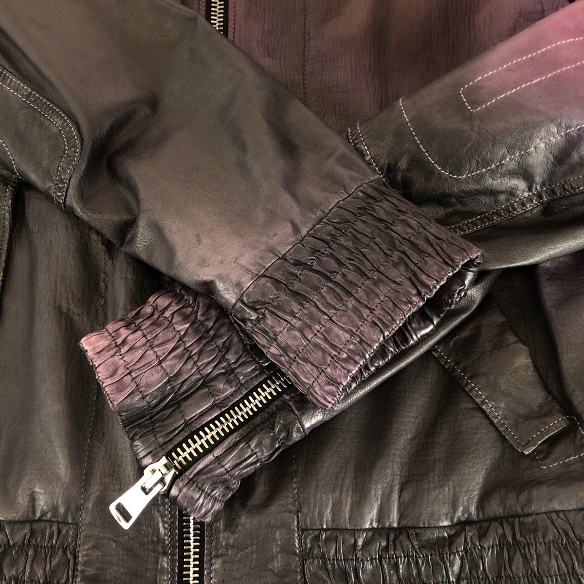 16106
GUCCI グッチ サイズ46 パープル マルチカラー シルバー金具 レザー ライダースジャケット レザージャケット メンズ A110