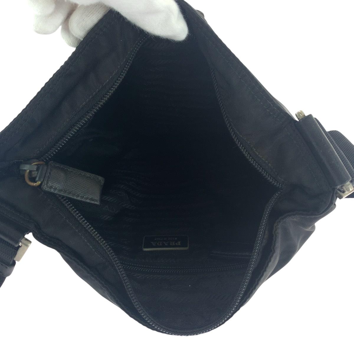 16187
PRADA プラダ テスート 三角ロゴプレート ブラック 黒 シルバー金具 ナイロン ショルダーバッグ ポシェット  レディース AB29