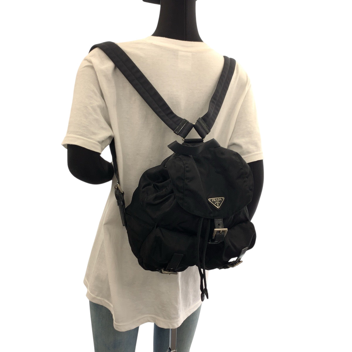 16196
PRADA プラダ テスート 三角ロゴプレート ブラック 黒 シルバー金具 ナイロン リュックサック バックパック  レディース ABP41