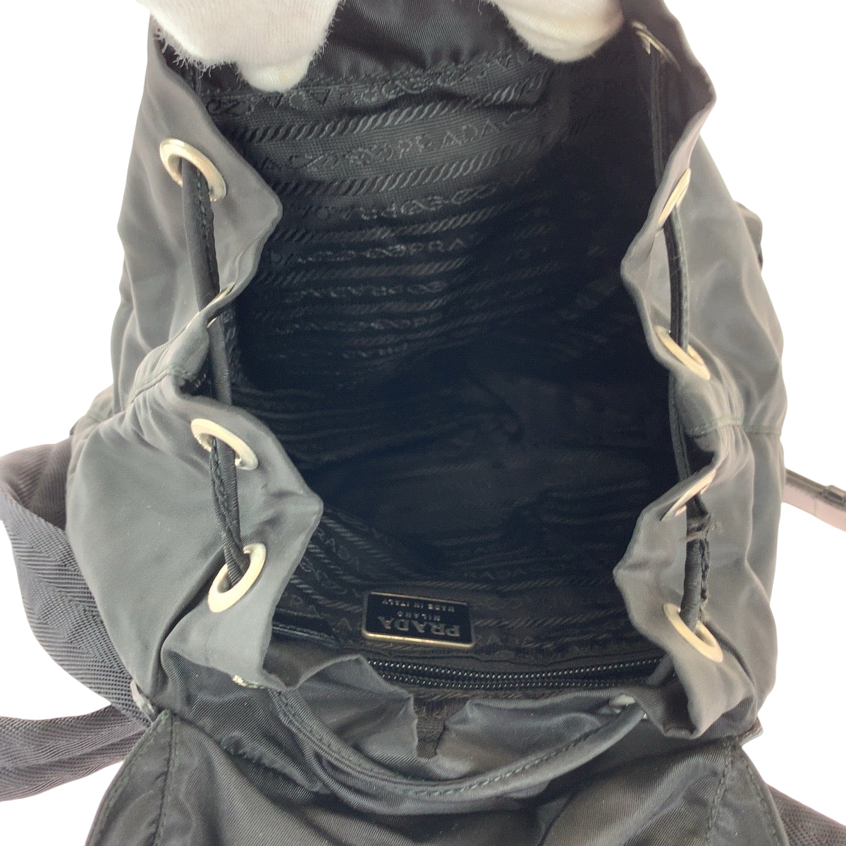 16196
PRADA プラダ テスート 三角ロゴプレート ブラック 黒 シルバー金具 ナイロン リュックサック バックパック  レディース ABP41