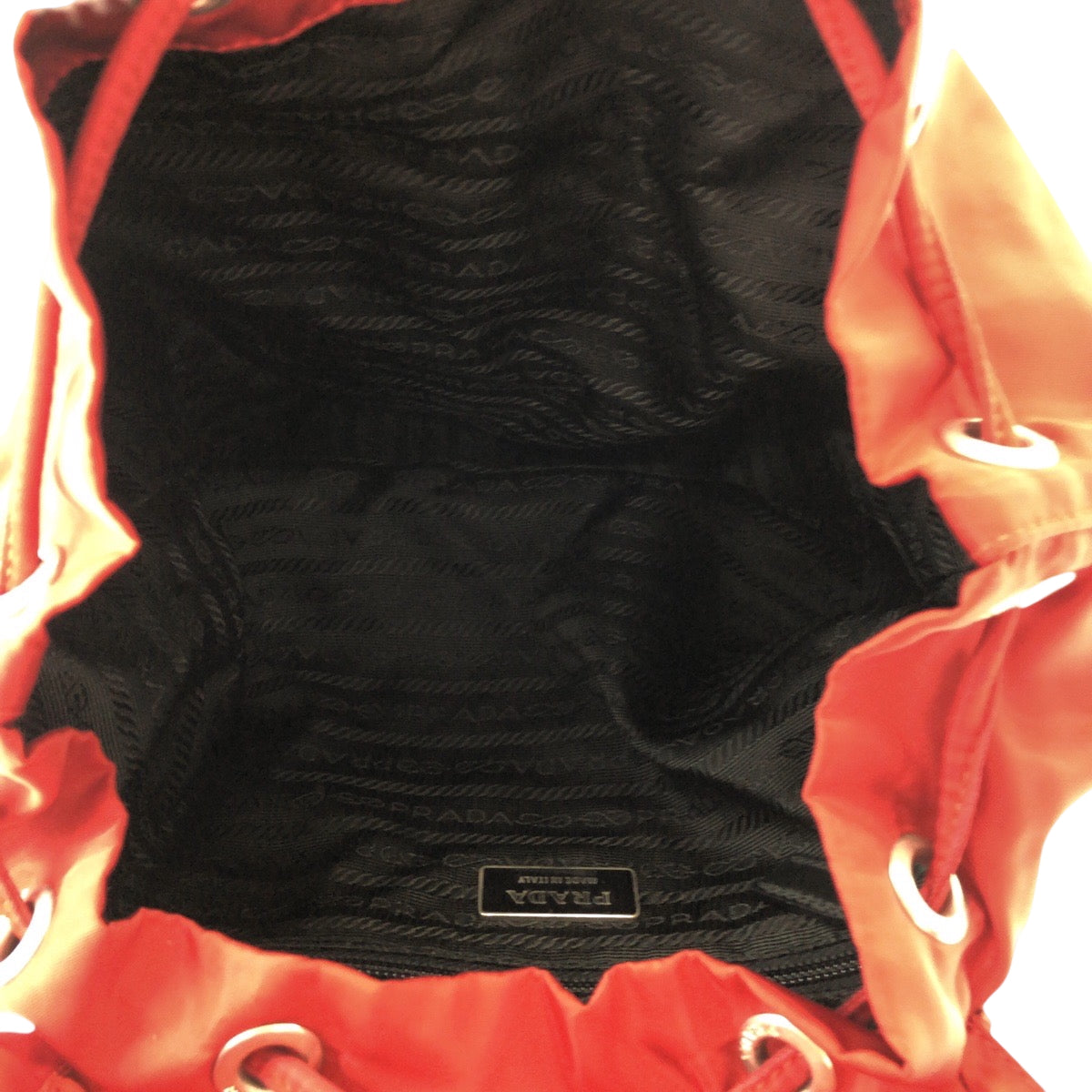 16205
PRADA プラダ テスート 三角ロゴプレート レッド シルバー金具 ナイロン B4650 リュクサック バックパック  レディース AB40