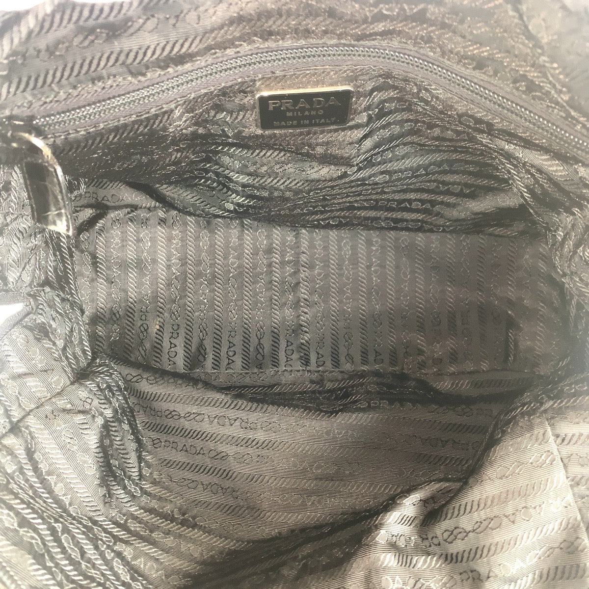 16234
PRADA プラダ テスート 三角ロゴプレート ブラック 黒 シルバー金具 ナイロン / レザー ショルダーバッグ 型押し  レディース ABP34