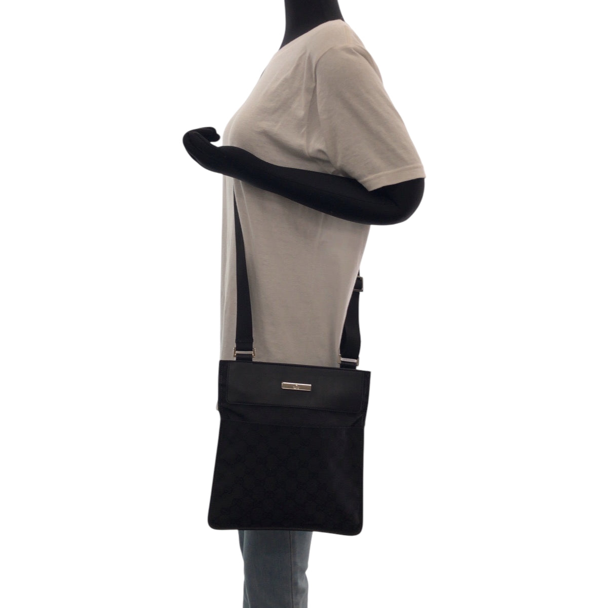 16253
GUCCI グッチ ブラック 黒 シルバー金具 GGキャンバス 27639 ショルダーバッグ サコッシュ  レディース A40
