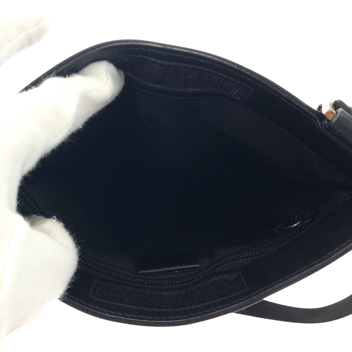 16253
GUCCI グッチ ブラック 黒 シルバー金具 GGキャンバス 27639 ショルダーバッグ サコッシュ  レディース A40