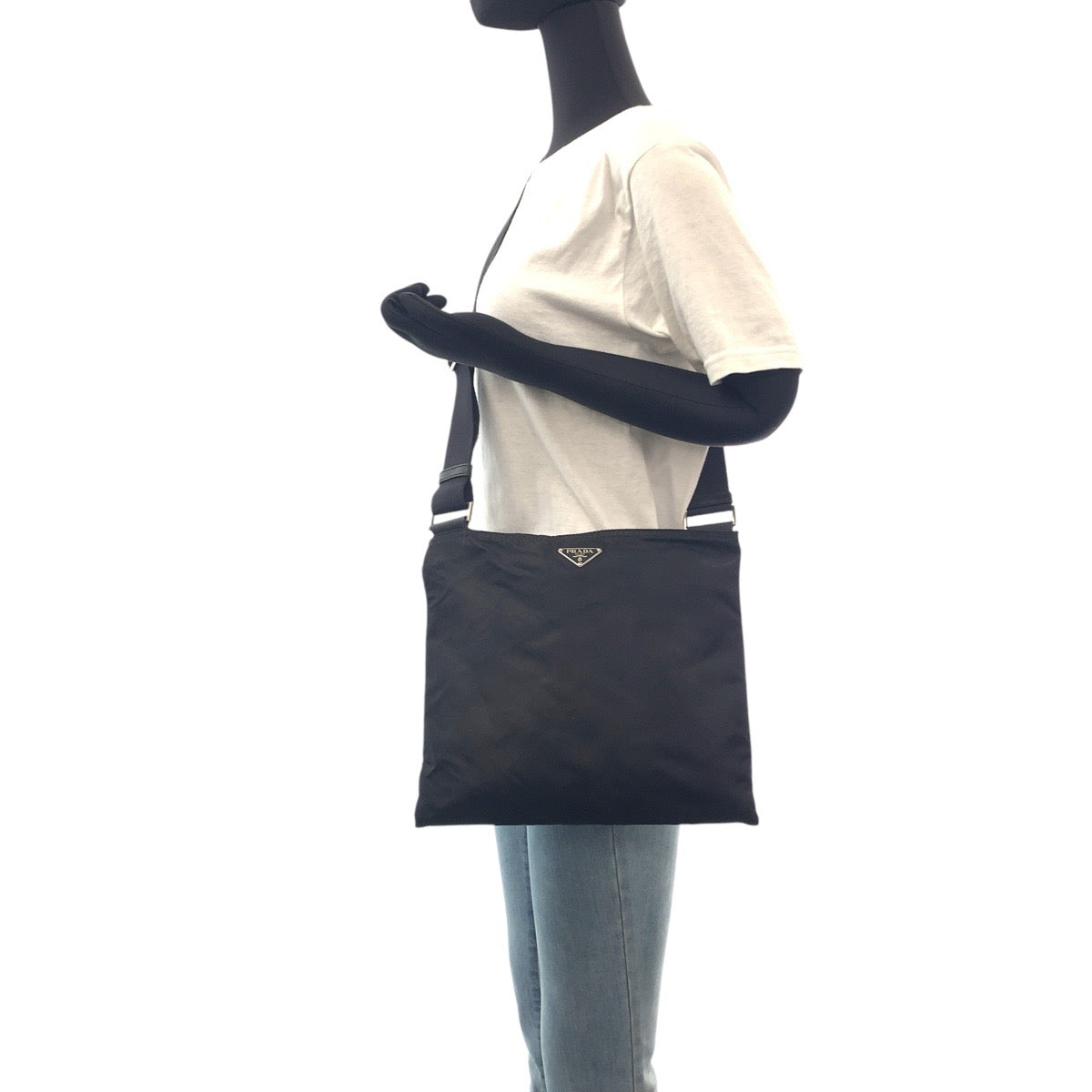 16301
PRADA プラダ テスート 三角ロゴプレート ブラック 黒 シルバー金具 ナイロン ショルダーバッグ メッセンジャーバッグ  レディース AB34
