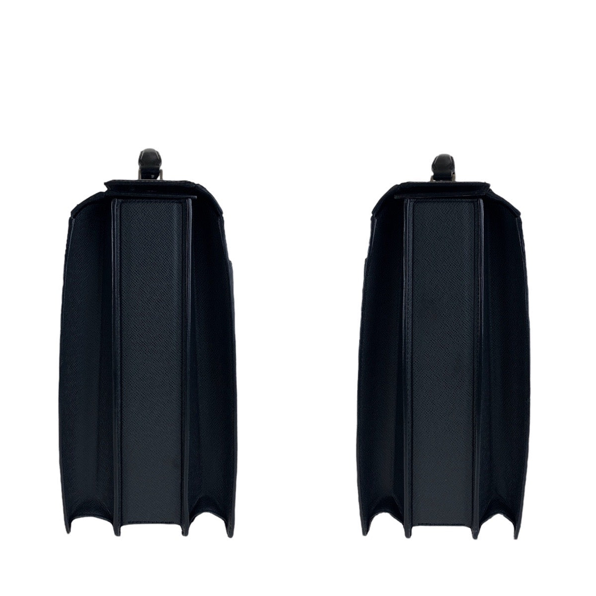 16321
LOUIS VUITTON ルイヴィトン タイガ ピロットケース ウラル ブラック 黒 シルバー金具 レザー M30022 ビジネスバッグ ブリーフケース  メンズ A66