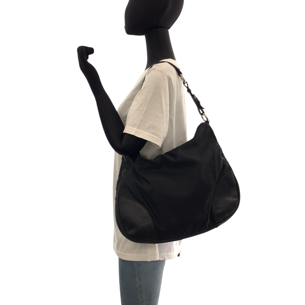 16332
PRADA プラダ テスート 三角ロゴプレート ブラック 黒 シルバー金具 ナイロン ワンショルダーバッグ 肩掛け  レディース AB25