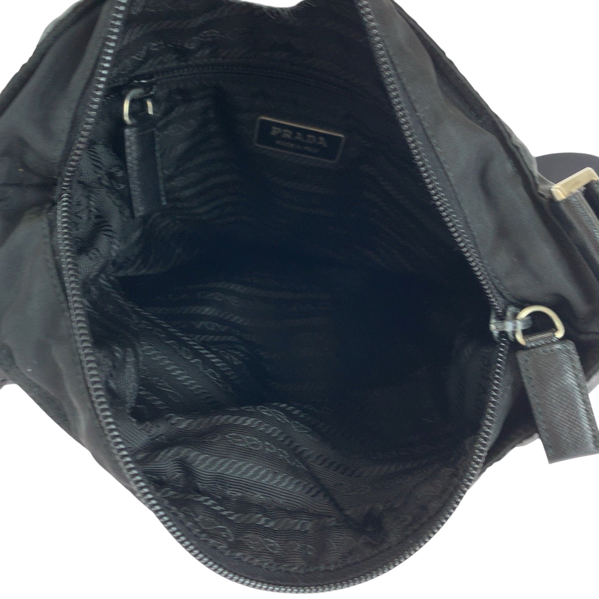 16378
PRADA プラダ テスート 三角ロゴプレート 男女兼用 ブラック 黒 シルバー金具 ナイロン ショルダーバッグ ポシェット  レディース