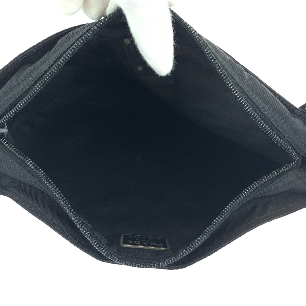 16394
PRADA プラダ テスート 三角ロゴプレート ブラック 黒 シルバー金具 ナイロン ショルダーバッグ ポシェット  メンズ ABP33