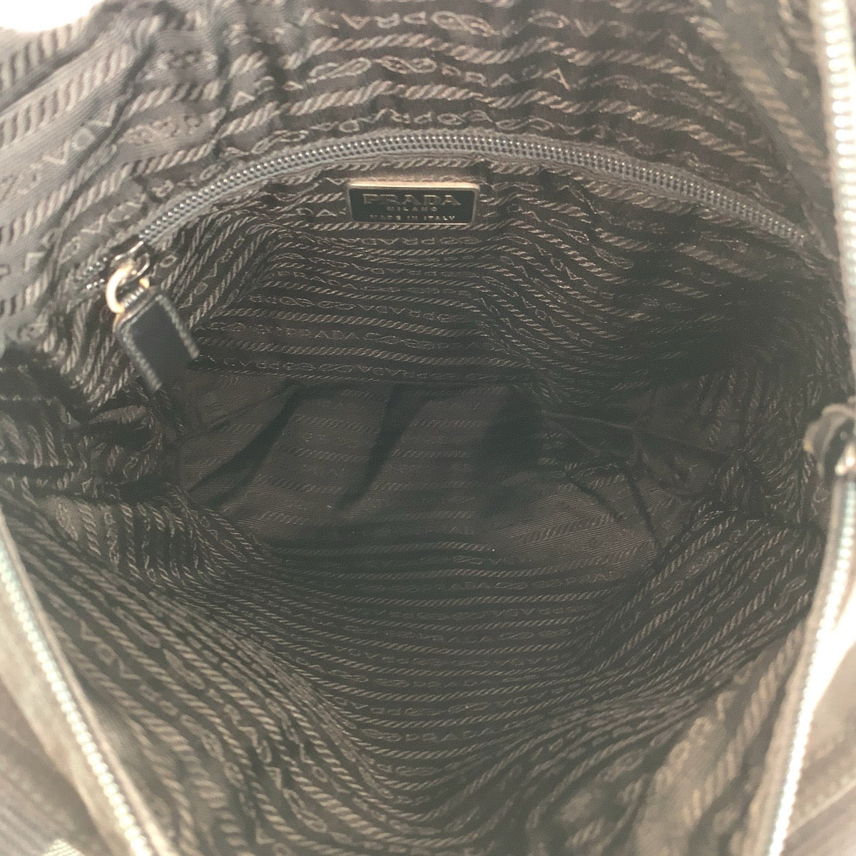 16396
PRADA プラダ テスート 三角ロゴプレート ブラック 黒 シルバー金具 ナイロン トートバッグ ショルダーバッグ  レディース A39