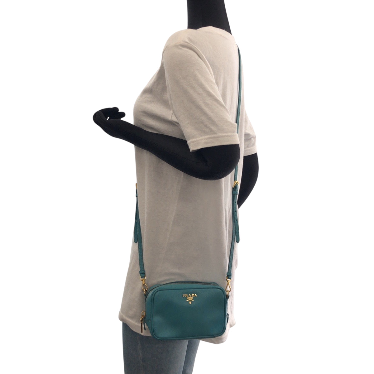 16430
PRADA プラダ サフィアーノ 三角ロゴプレート ブルー ゴールド金具 レザー ショルダーバッグ ポシェット  レディース ABP48