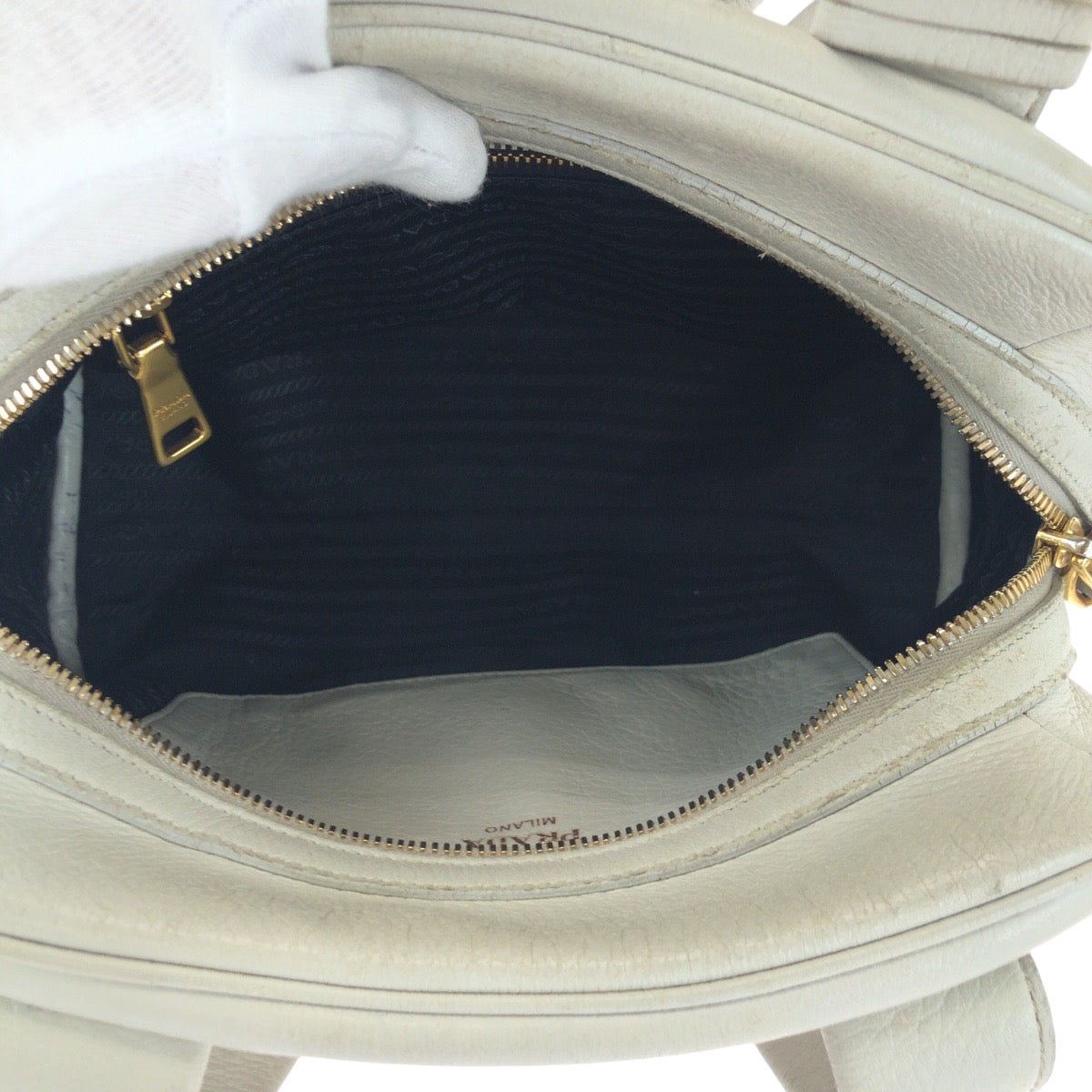 16483
PRADA プラダ ロゴ アイボリー ゴールド金具 レザー ショルダーバッグ ハンドバッグ 2way レディース AB48