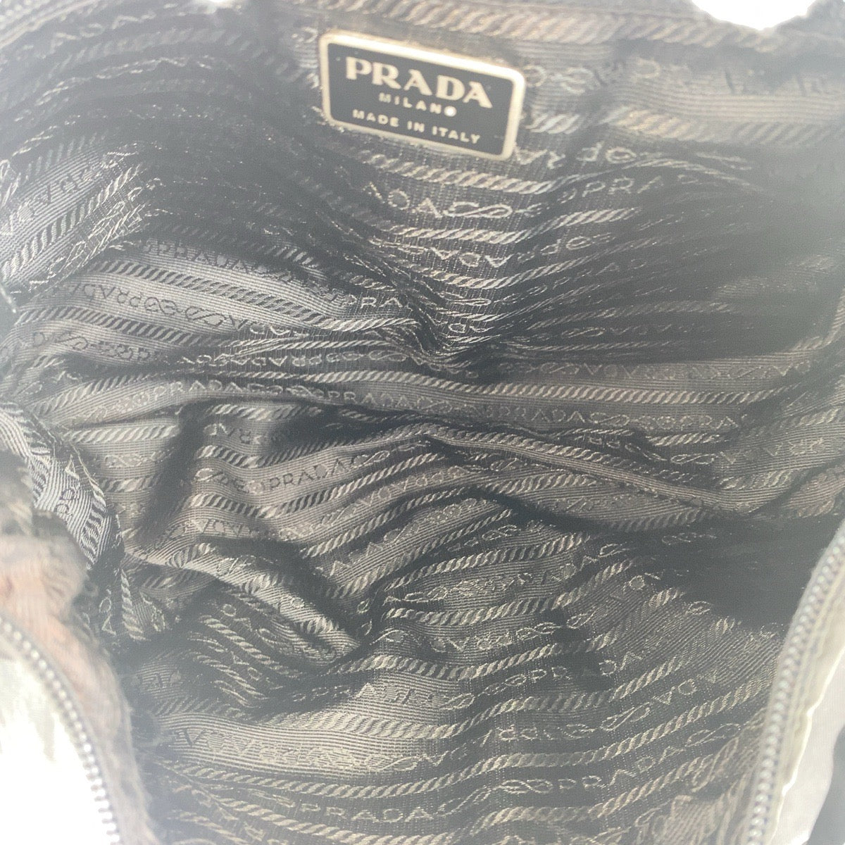 16505
PRADA プラダ テスート 三角ロゴプレート ブラック 黒 シルバー金具 ナイロン ショルダーバッグ  レディース
