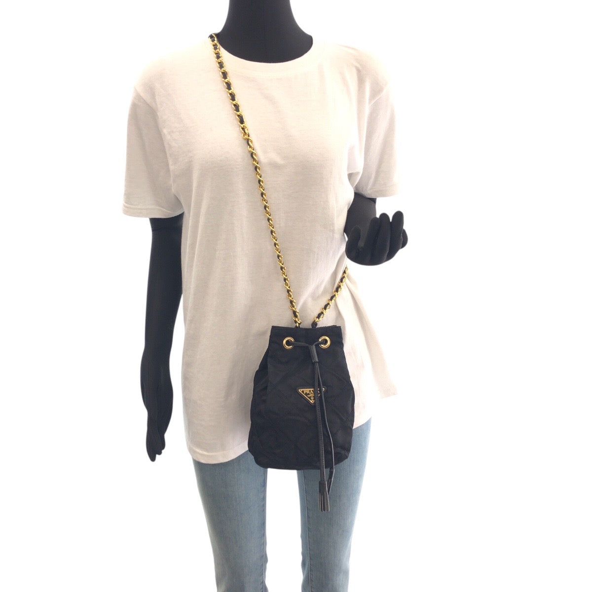 16509
PRADA プラダ ヴィンテージ テスート 三角ロゴプレート ブラック 黒 ゴールド金具 ナイロン / レザー 斜め掛け ショルダーバッグ 巾着 タッセル  レディース