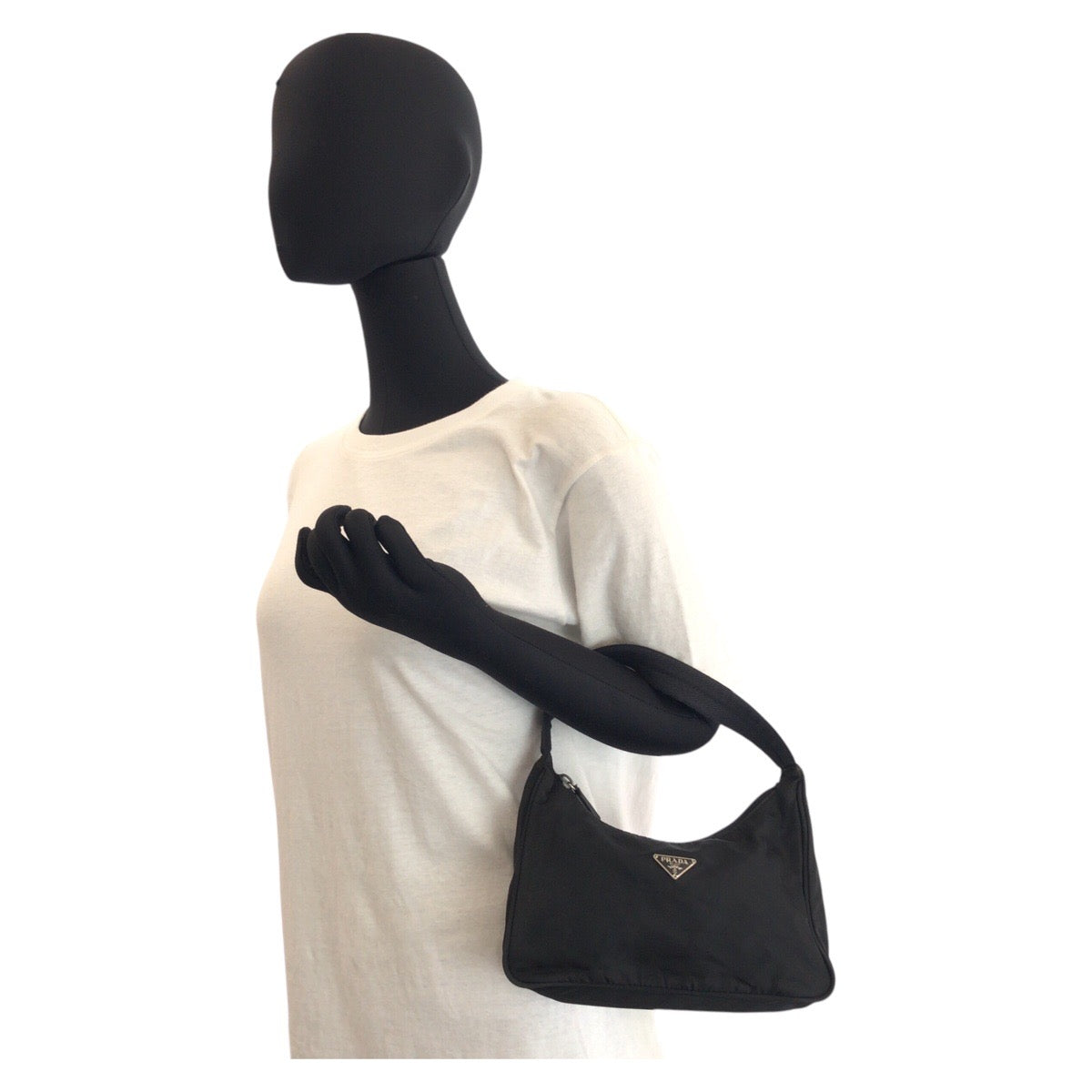16524
PRADA プラダ テスート 三角ロゴプレート ブラック 黒 シルバー金具 ナイロン ハンドバッグ アクセサリーポーチ  レディース