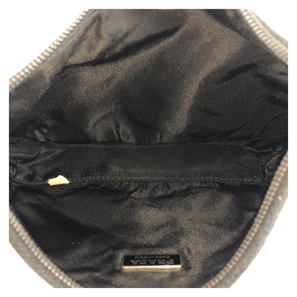 16524
PRADA プラダ テスート 三角ロゴプレート ブラック 黒 シルバー金具 ナイロン ハンドバッグ アクセサリーポーチ  レディース