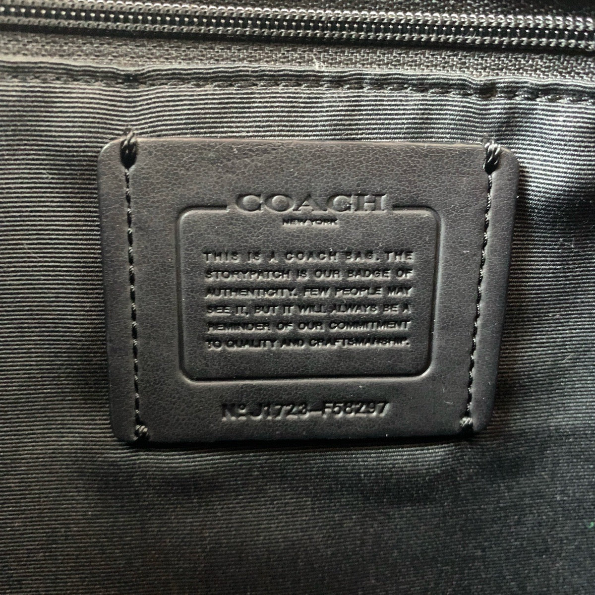 16602
COACH コーチ シグネチャー ロゴ ブラック 黒 グレー シルバー金具 PVC ショルダーバッグ ポシェット  メンズ
