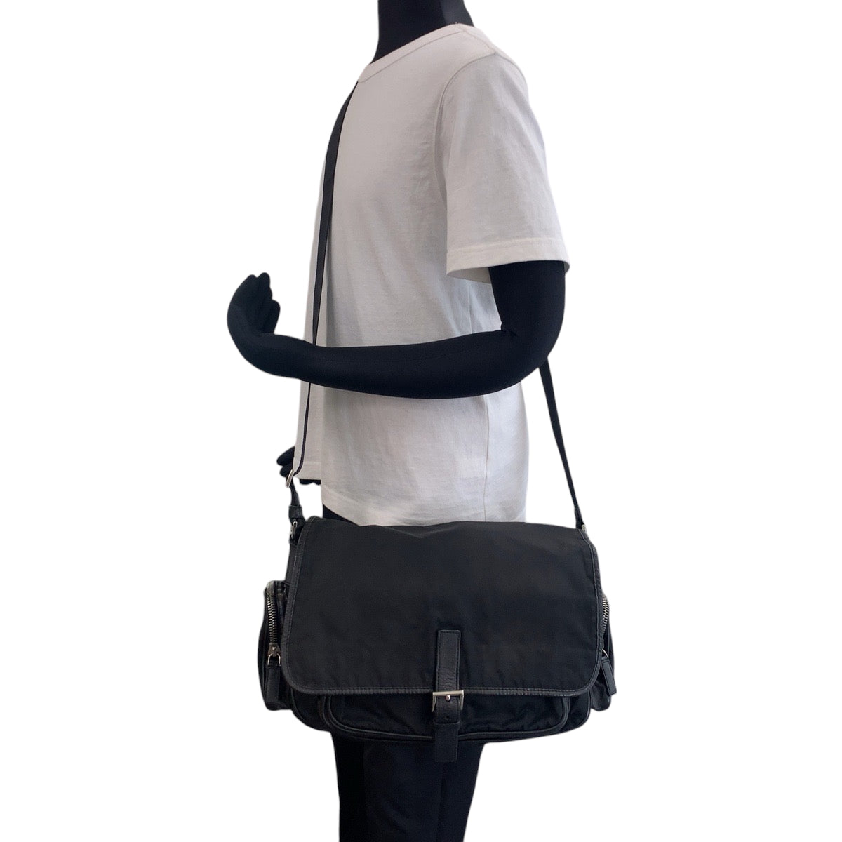 16644
PRADA プラダ テスート 三角ロゴプレート ブラック 黒 シルバー金具 ナイロン ショルダーバッグ メッセンジャーバッグ  メンズ ABP56