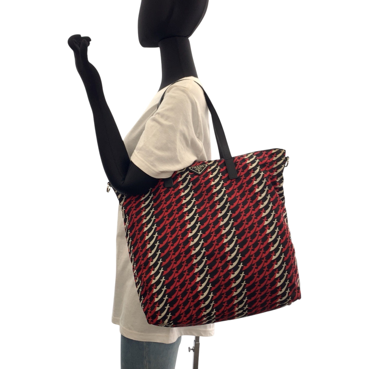 16684
PRADA プラダ テスート 三角ロゴプレート ナイフ レッド ブラック ホワイト シルバー金具 ナイロン B4696P トートバッグ ショルダーバッグ  レディース