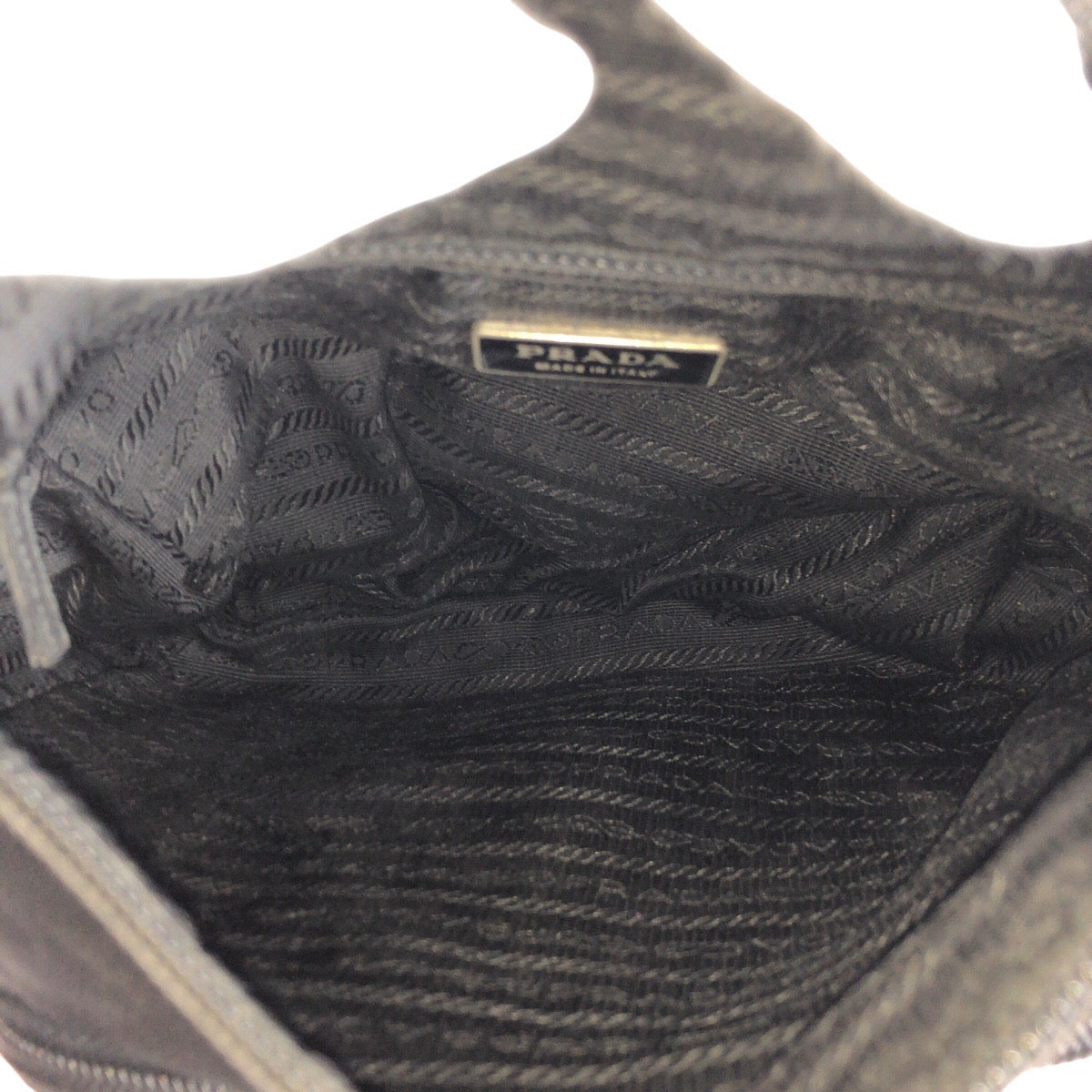 16730
PRADA プラダ テスート 三角ロゴプレート ブラック 黒 シルバー金具 ナイロン / レザー ショルダーバッグ ポシェット レディース AB32