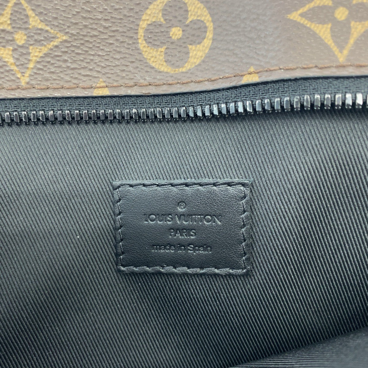 16746
LOUIS VUITTON ルイヴィトン モノグラム マカサー ウィークエンドPM ブラウン ブラック ブラック金具 PVC M45734 トートバッグ ビジネスバッグ  メンズ