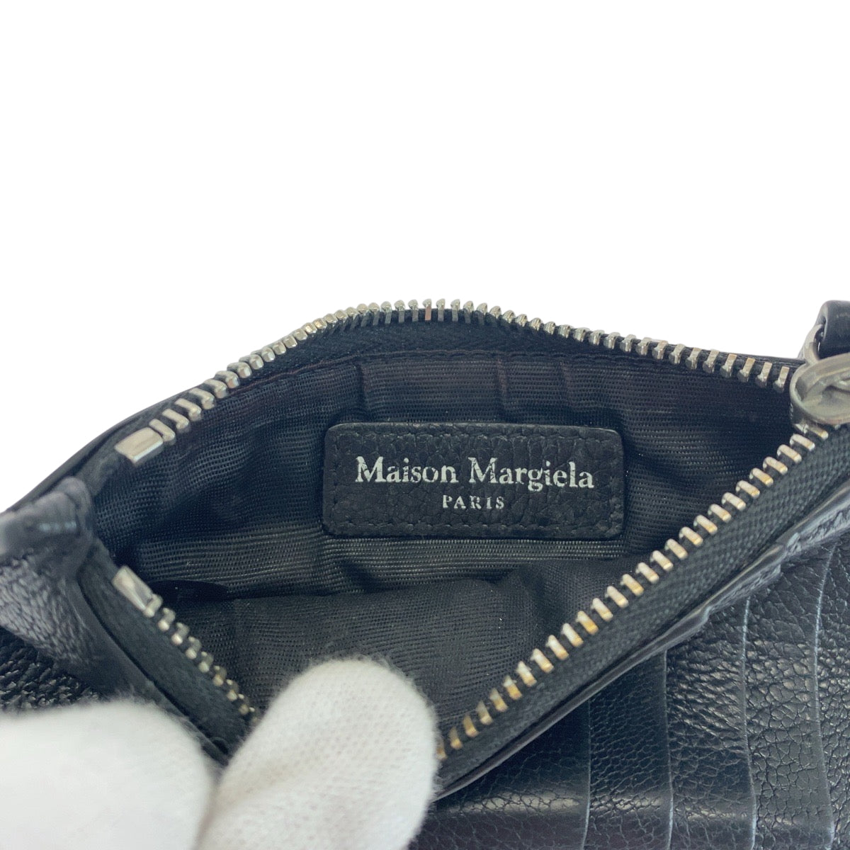 16752
Maison Margiela メゾン マルジェラ ブラック 黒 ホワイト シルバー金具 レザー SA1VX0003 コンパクトウォレット フラグメントケース  メンズ