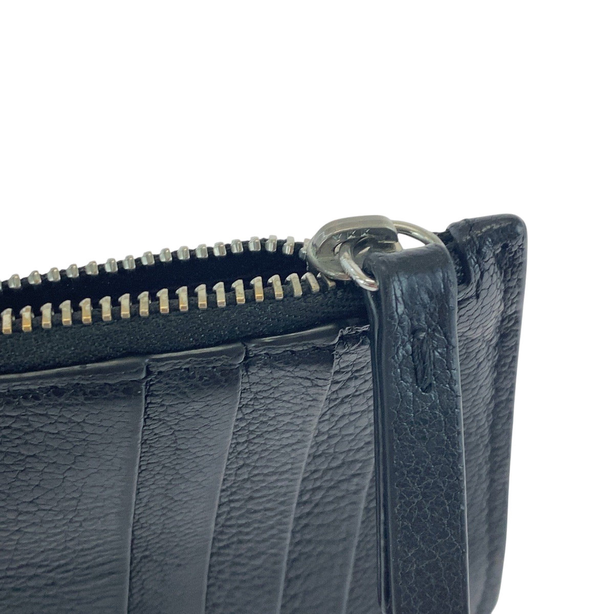 16752
Maison Margiela メゾン マルジェラ ブラック 黒 ホワイト シルバー金具 レザー SA1VX0003 コンパクトウォレット フラグメントケース  メンズ