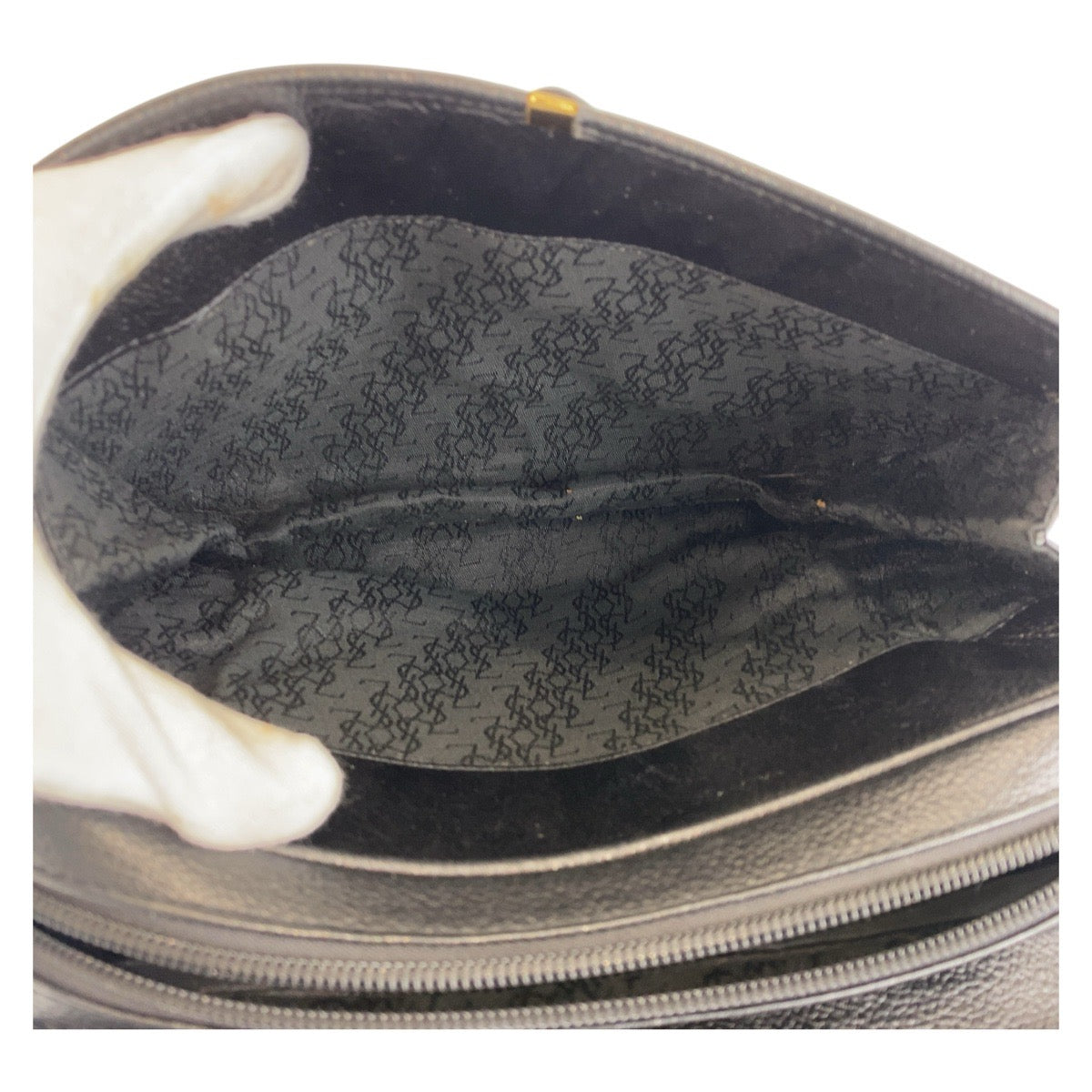 16758
YVES SAINT LAURENT イヴ サンローラン YSL ブラック 黒 ゴールド金具 レザー ショルダーバッグ ポシェット  レディース ABP41