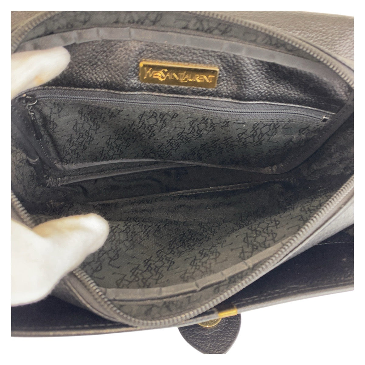 16758
YVES SAINT LAURENT イヴ サンローラン YSL ブラック 黒 ゴールド金具 レザー ショルダーバッグ ポシェット  レディース ABP41