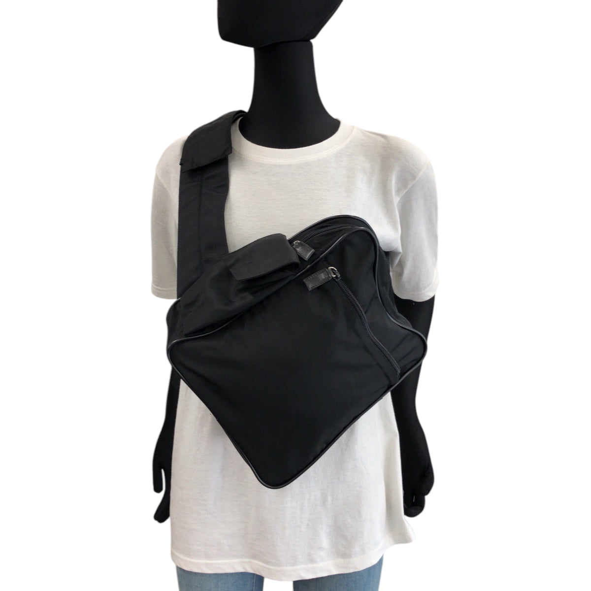 16763
PRADA プラダ テスート 三角ロゴプレート ブラック 黒 シルバー金具 ナイロン ショルダーバッグ メッセンジャーバッグ  メンズ ABP39