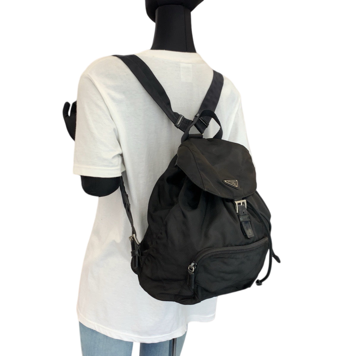 16764
PRADA プラダ テスート 三角ロゴプレート ブラック 黒 シルバー金具 ナイロン リュックサック バックパック  レディース AB39