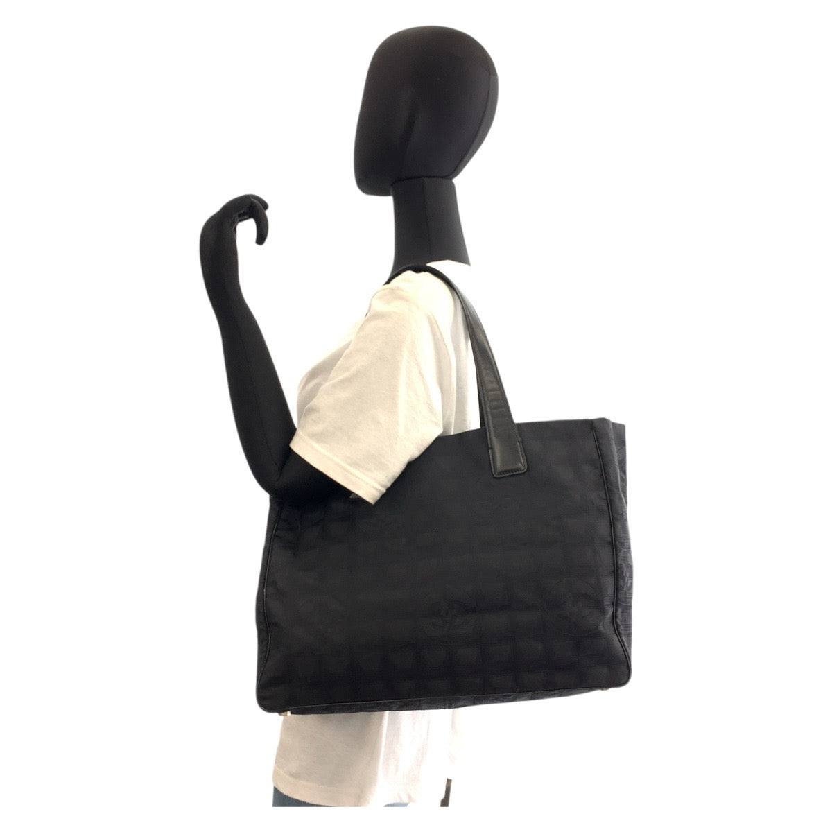 16788
CHANEL シャネル ニュートラベルライン ブラック 黒 ゴールド金具 ナイロン / レザー トートバッグ ショルダーバッグ  レディース ABP44