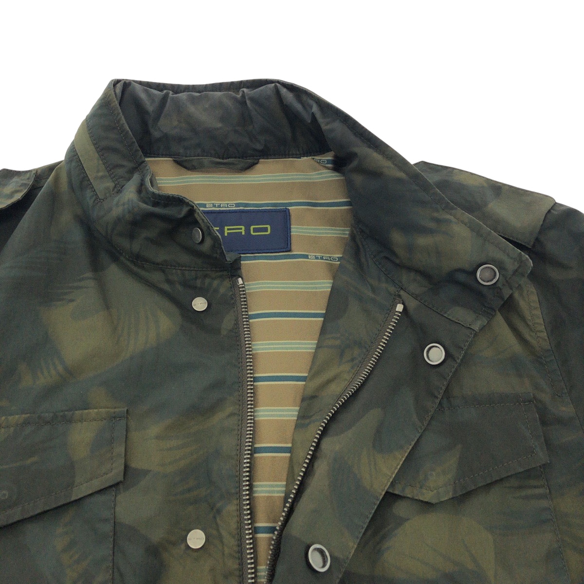 16807
ETRO エトロ ボタニカル柄 サイズL カーキ シルバー金具 ナイロン ジェケット ミリタリージャケット  メンズ A21