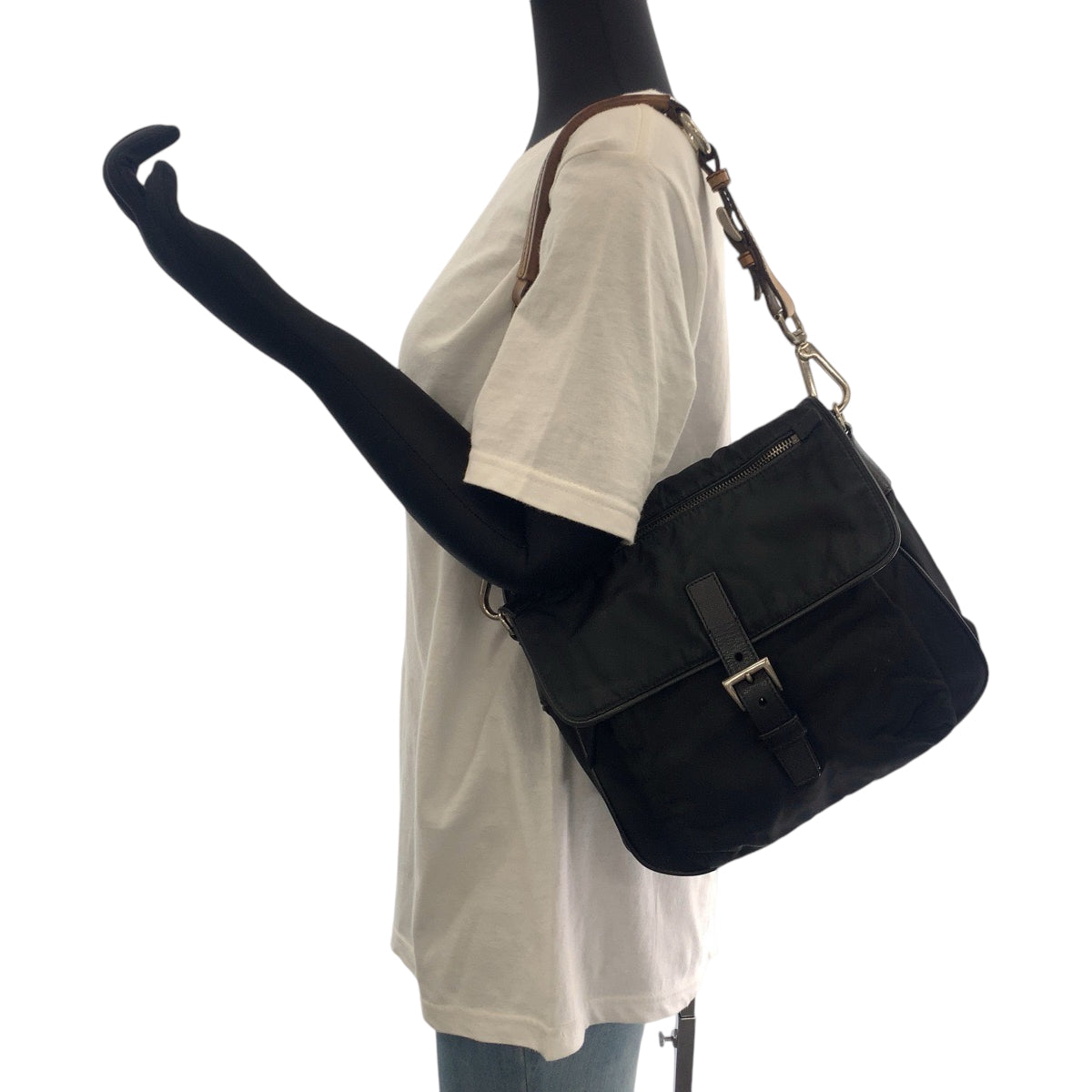 16813
PRADA プラダ テスート 三角ロゴプレート ブラック 黒 ブラウン シルバー金具 ナイロン BR2156 ワンショルダーバッグ 肩掛け  レディース AB36