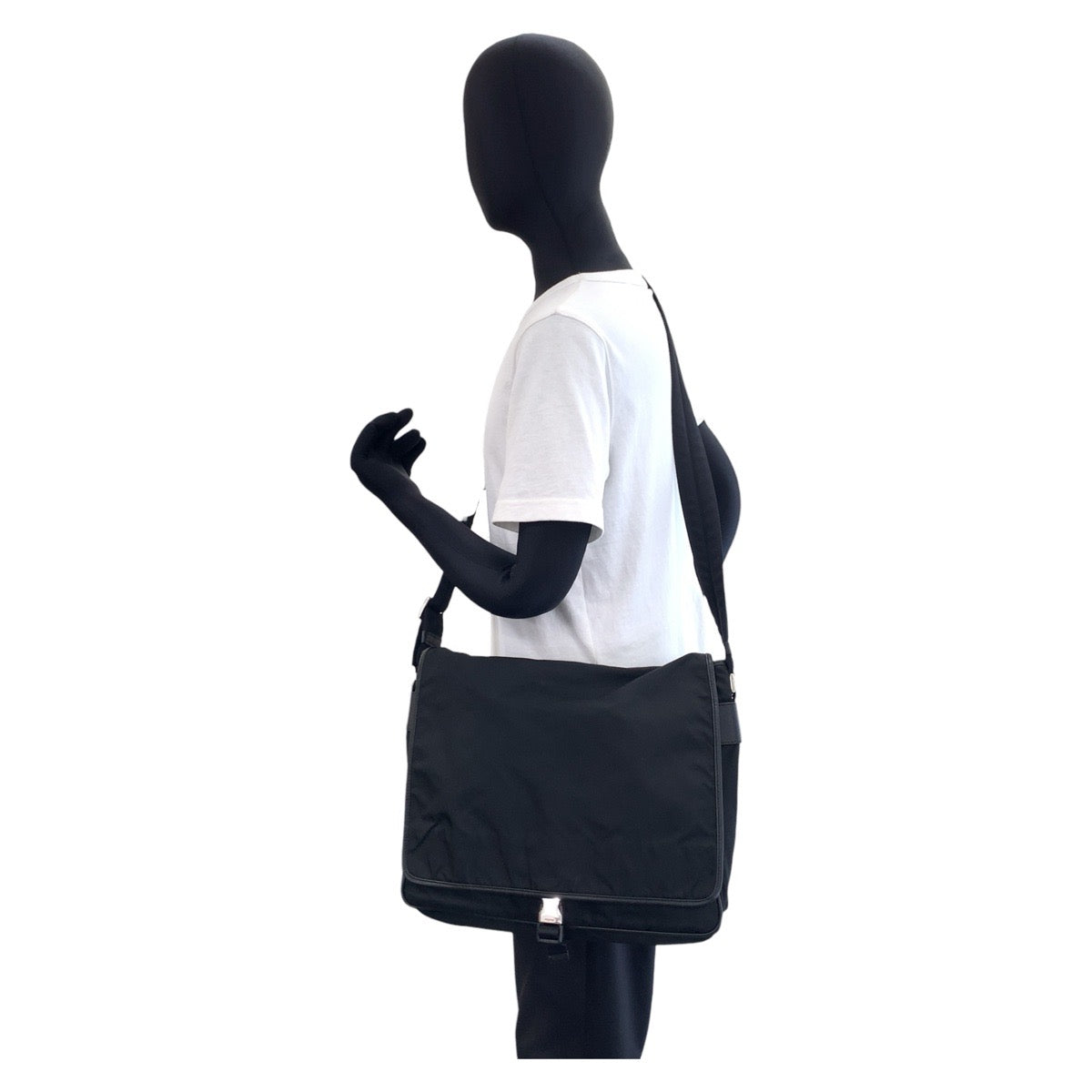 16816
PRADA プラダ テスート 三角ロゴプレート ブラック 黒 シルバー金具 ナイロン ショルダーバッグ メッセンジャーバッグ  メンズ ABP50