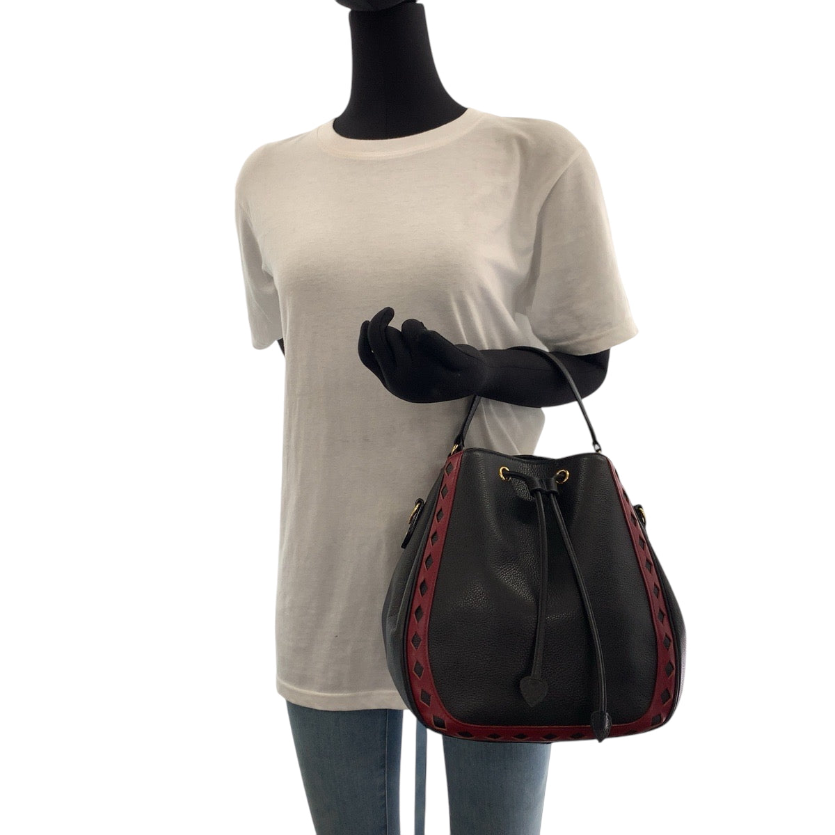 16823
YVES SAINT LAURENT イヴ サンローラン ヴィンテージ ダイヤカット ブラック 黒 レッド ゴールド金具 レザー ショルダーバッグ ハンドバッグ レディース ABP50