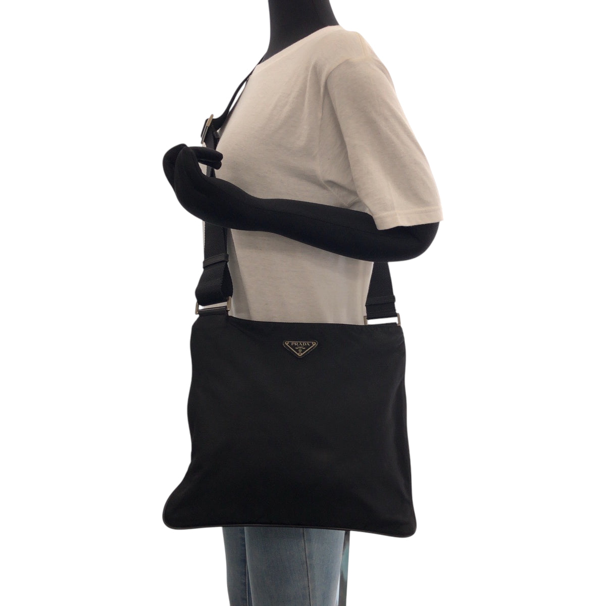 16833
PRADA プラダ テスート 三角ロゴプレート ブラック 黒 シルバー金具 ナイロン ショルダーバッグ サコッシュ  レディース ABP35
