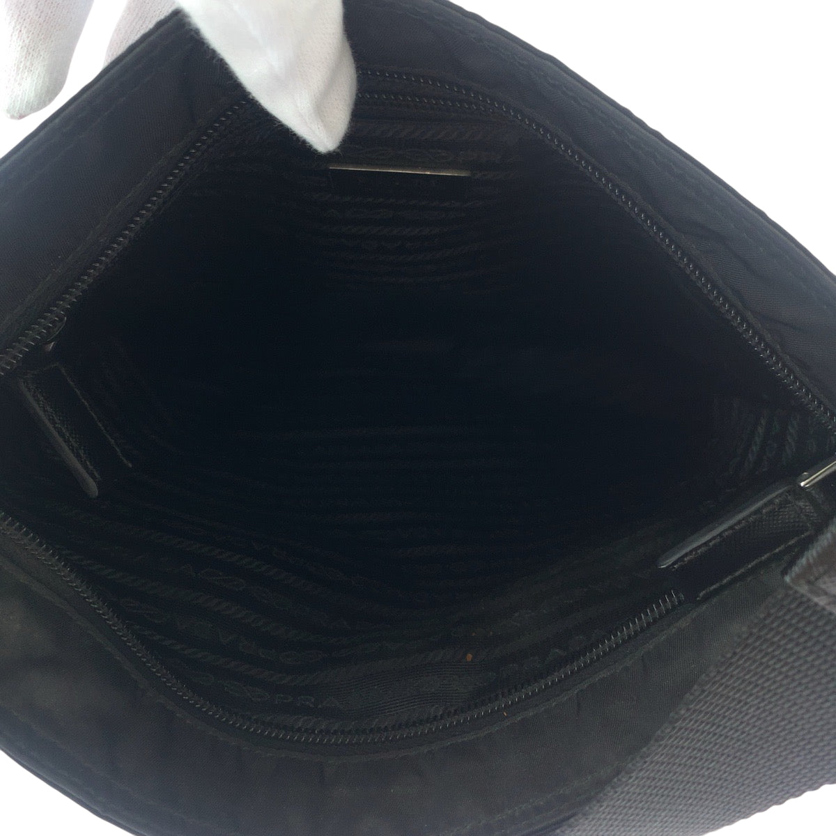 16836
PRADA プラダ テスート 三角ロゴプレート ブラック 黒 シルバー金具 ナイロン ショルダーバッグ ポシェット  メンズ ABP39