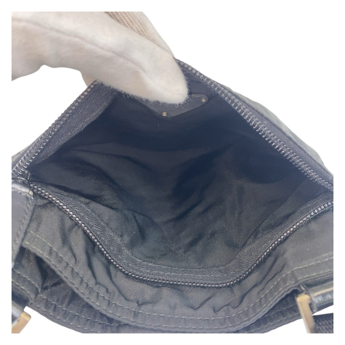 16838
PRADA プラダ テスート 三角ロゴプレート ブラック 黒 シルバー金具 ナイロン ショルダーバッグ ポシェット  レディース ABP39