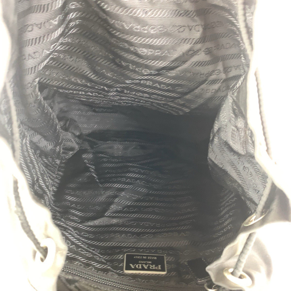 16850
PRADA プラダ テスート 三角ロゴプレート ブラック 黒 シルバー金具 ナイロン リュックサック バックパック  レディース ABP40