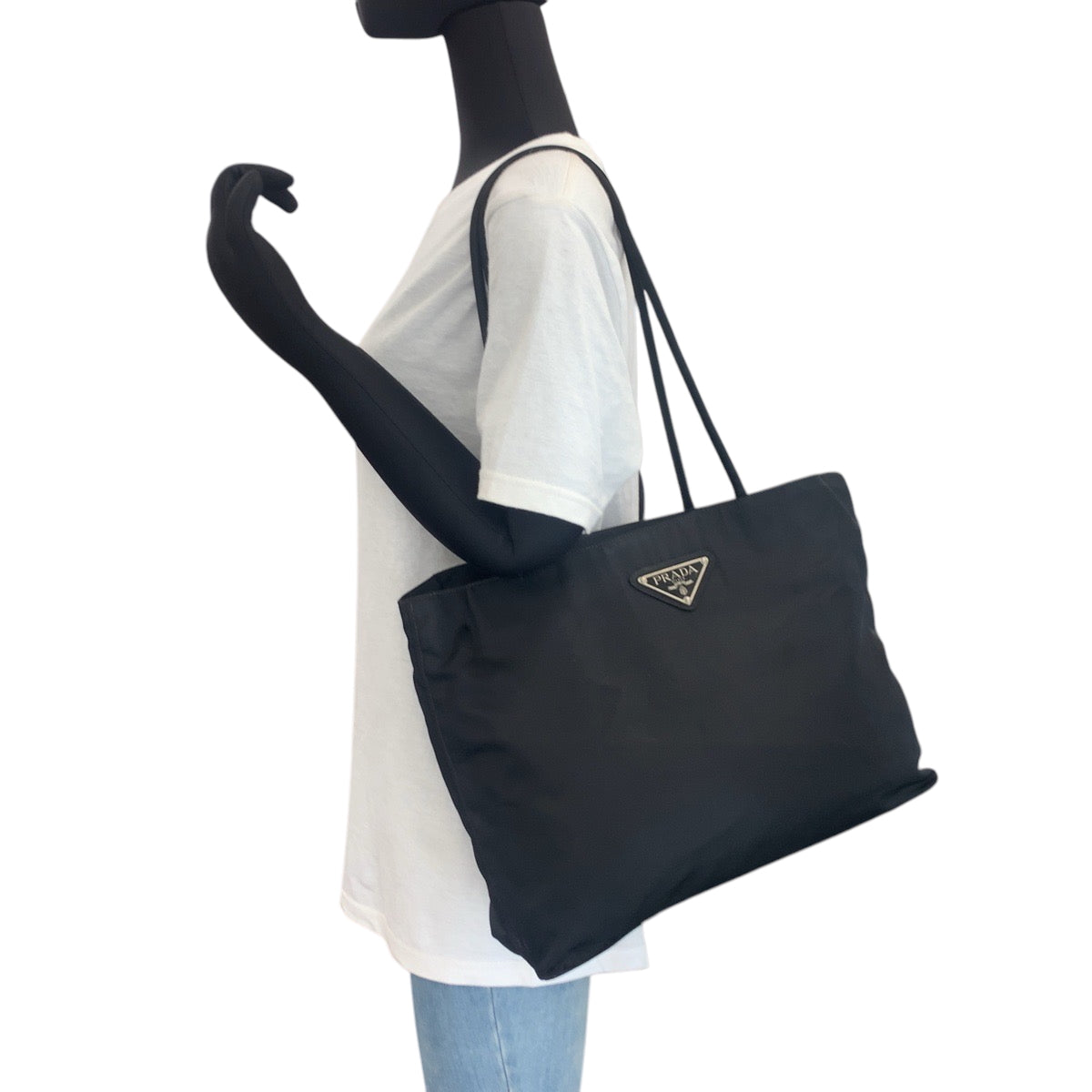16851
PRADA プラダ ヴィンテージ テスート 三角ロゴプレート ブラック 黒 シルバー金具 ナイロン トートバッグ ショルダーバッグ  レディース AB32